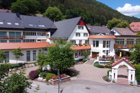 Hotel Ochsen**** mit Villa Commerell, Hochzeitslocations Höfen an der Enz, Kontaktbild