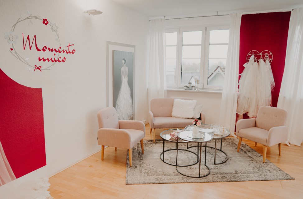 Sitzecke, Momento unico | Brautmode & Accessoires