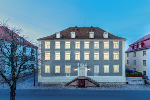 Alte Hofbibliothek | außergewöhnliche Stadtvilla, Hochzeitslocation Donaueschingen, Kontaktbild