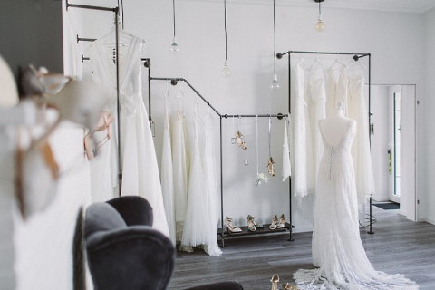 lacely Brautmode, Brautmode · Hochzeitsanzug Lörrach, Kontaktbild