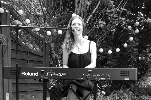 Christiane und Piano - Sängerin und Pianistin in Einem, Musiker · DJ's · Bands Ballrechten-Dottingen, Kontaktbild