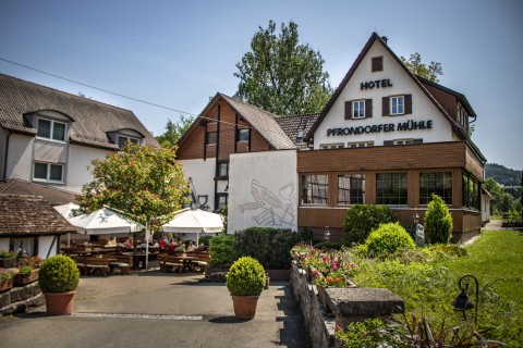 Landhotel Pfrondorfer Mühle, Hochzeitslocations Nagold, Kontaktbild