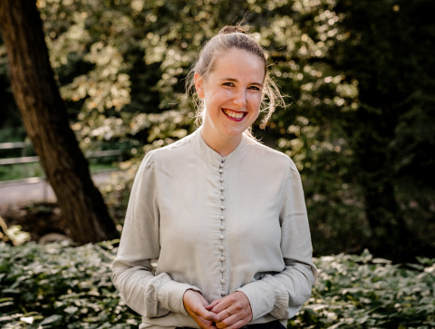 Redegewandt - Jana Fredenhagen, Trauredner · Theologen Karlsruhe, Kontaktbild Redegewandt - Jana Fredenhagen, Trauredner · Theologen Karlsruhe, Kontaktbild