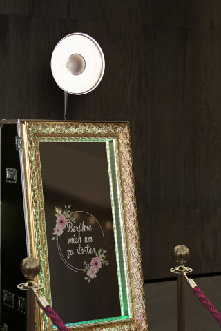 Magic Mirror Photobooth - Frebel Event & Media, Fotoboxen Donaueschingen, Kontaktbild