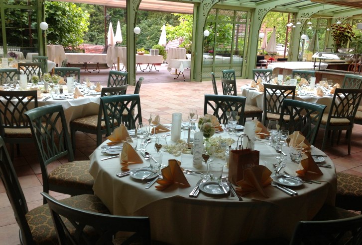 Moenchs-Waldhotel-Wintergarten-Festsaal