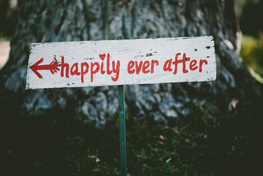 Foto mit Schild happily ever after