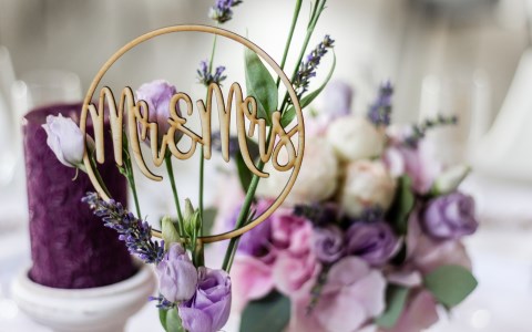 Dekokonzept einer Vintage-Hochzeit in Lavendel und Rosé Bild 1