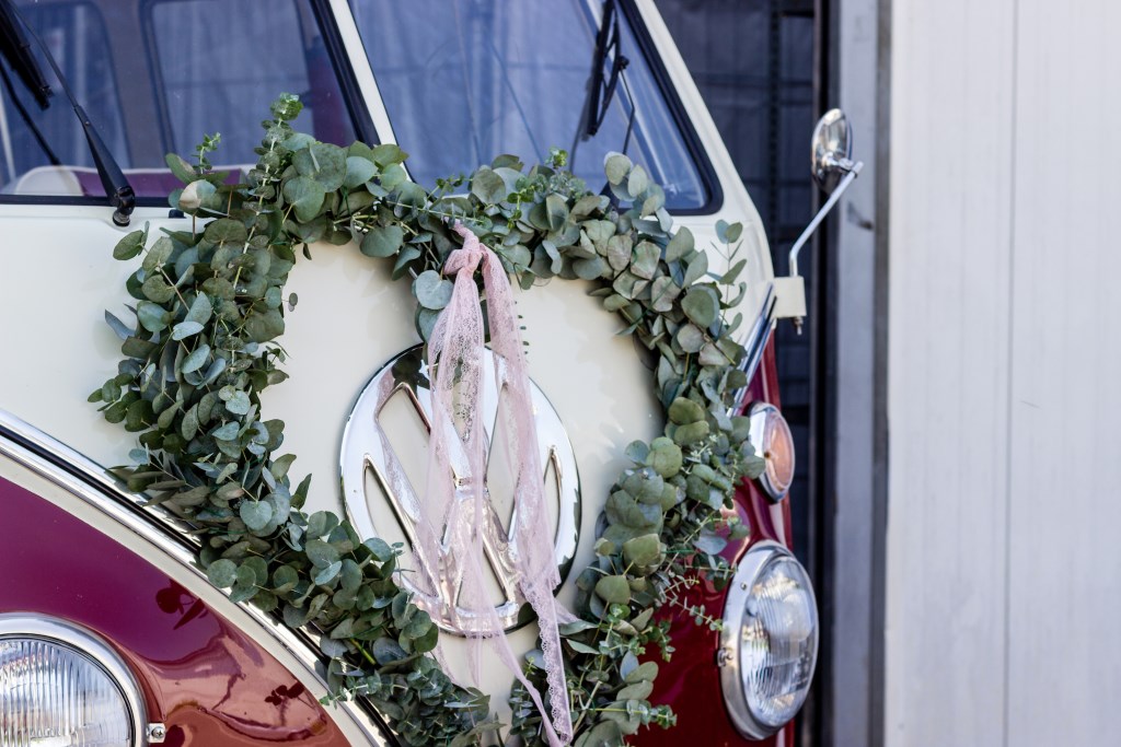 VW Bulli T1 mit Eukalyptusherz