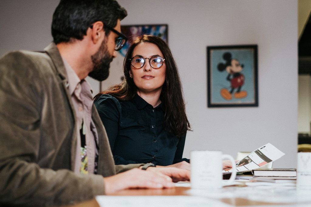 Die große Liebe wartet am Arbeitsplatz | Foto: Andreea Avramescu via unsplash.com Die große Liebe wartet am Arbeitsplatz