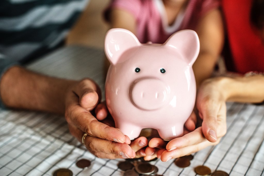 Wo kann gespart werden? | Foto: Rawpixel via unsplash.com Sparschwein