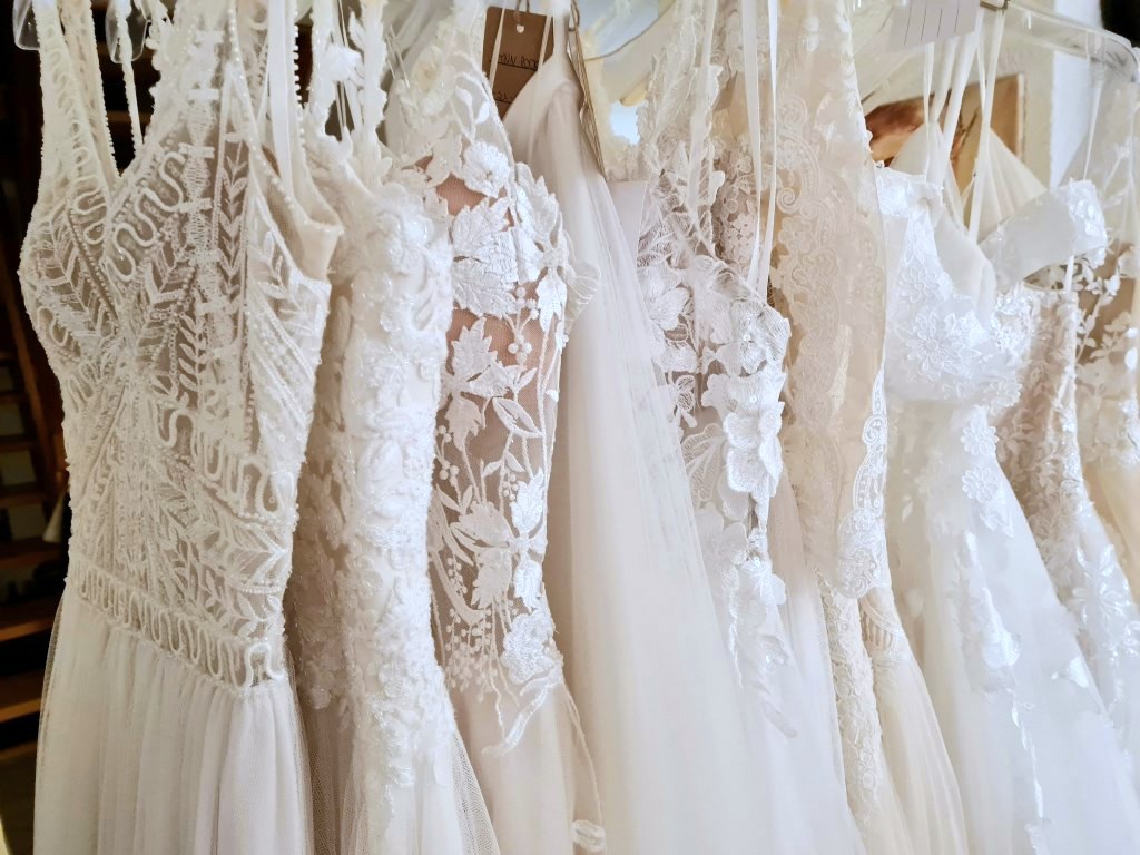 Brautkleider bei Momento Unico