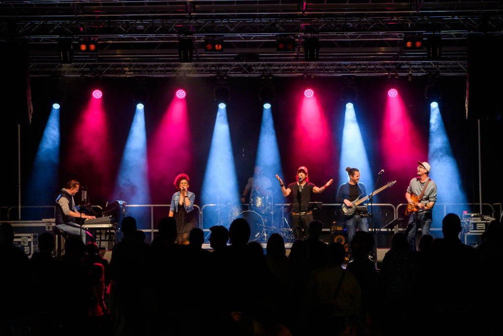 Eventband Dropzone auf der B&uuml;hne